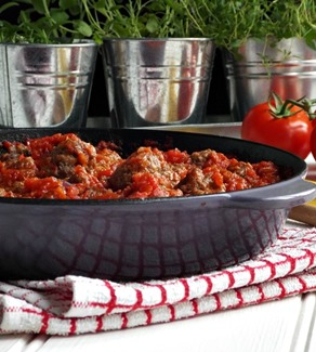 basic meatballs and tomato sauce