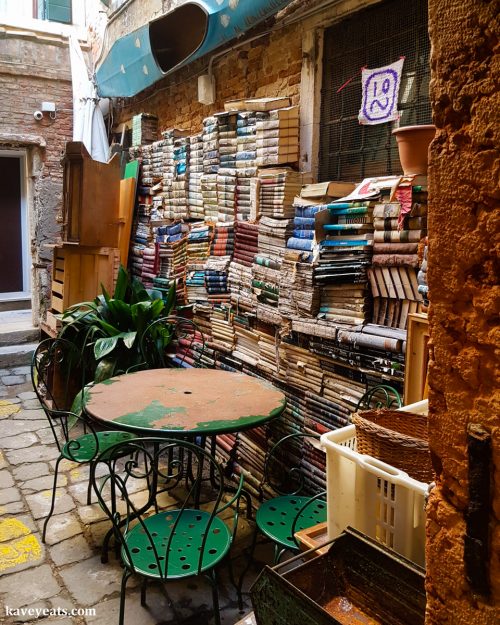 Libreria Acqua Alta, a wonderfully eccentric bookshop in Venice (c) Kavey Eats
