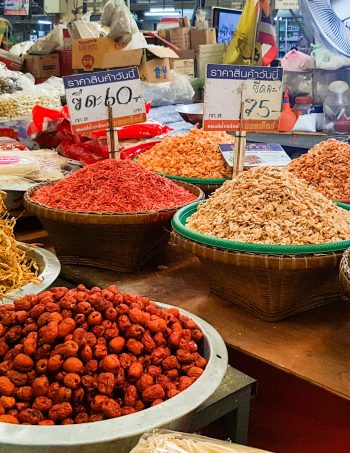 Dried fruit and shrimps - The best souvenirs to buy in Thailand