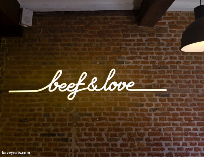 Beef and love neon sign at Burgers Le Comptoir Volant Burger Restaurant in Lille
