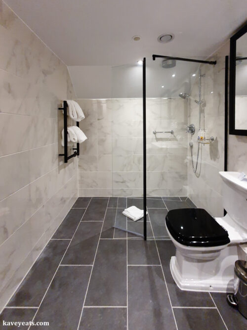 Hotel Indigo Bath Vault bathroom (Kavey Eats)